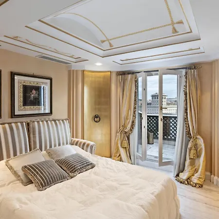 Domus 3 Badroom Piazza Venezia Rom
