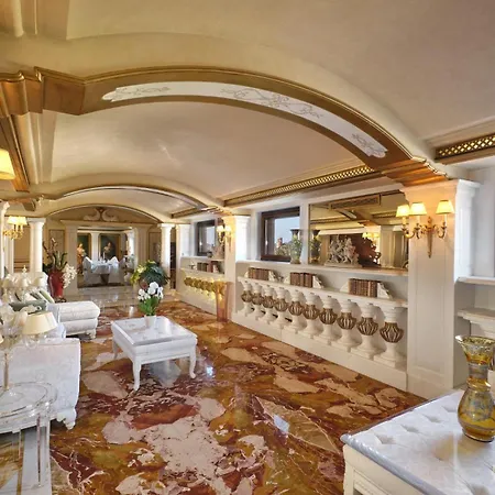 Apartment Domus 3 Badroom Piazza Venezia Rome