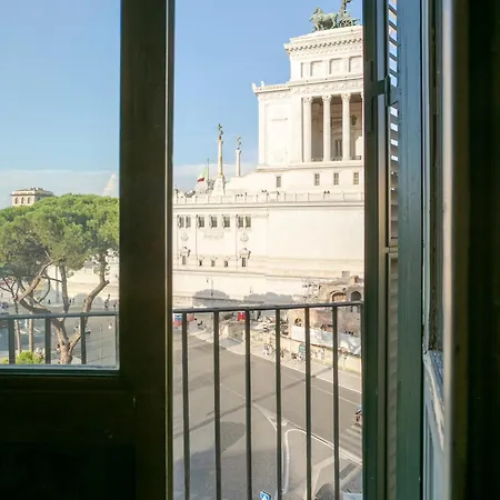 Domus 3 Badroom Piazza Venezia * Rome