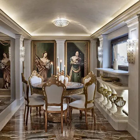 Domus 3 Badroom Piazza Venezia Apartment