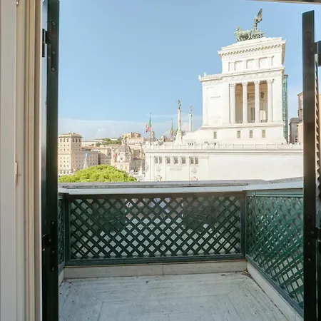 Domus 3 Badroom Piazza Venezia * Rome